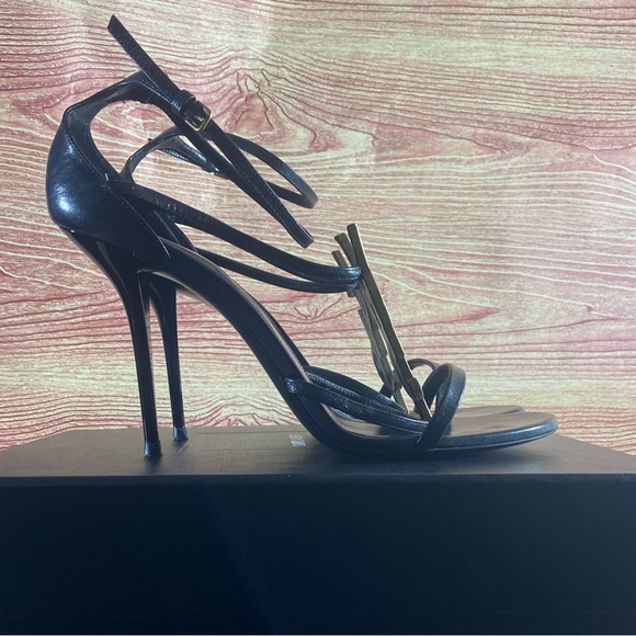 **sold sold**Yves Saint Laurent CASSANDRA SANDALS IN Smooth LEATHER - Picture 4 of 12